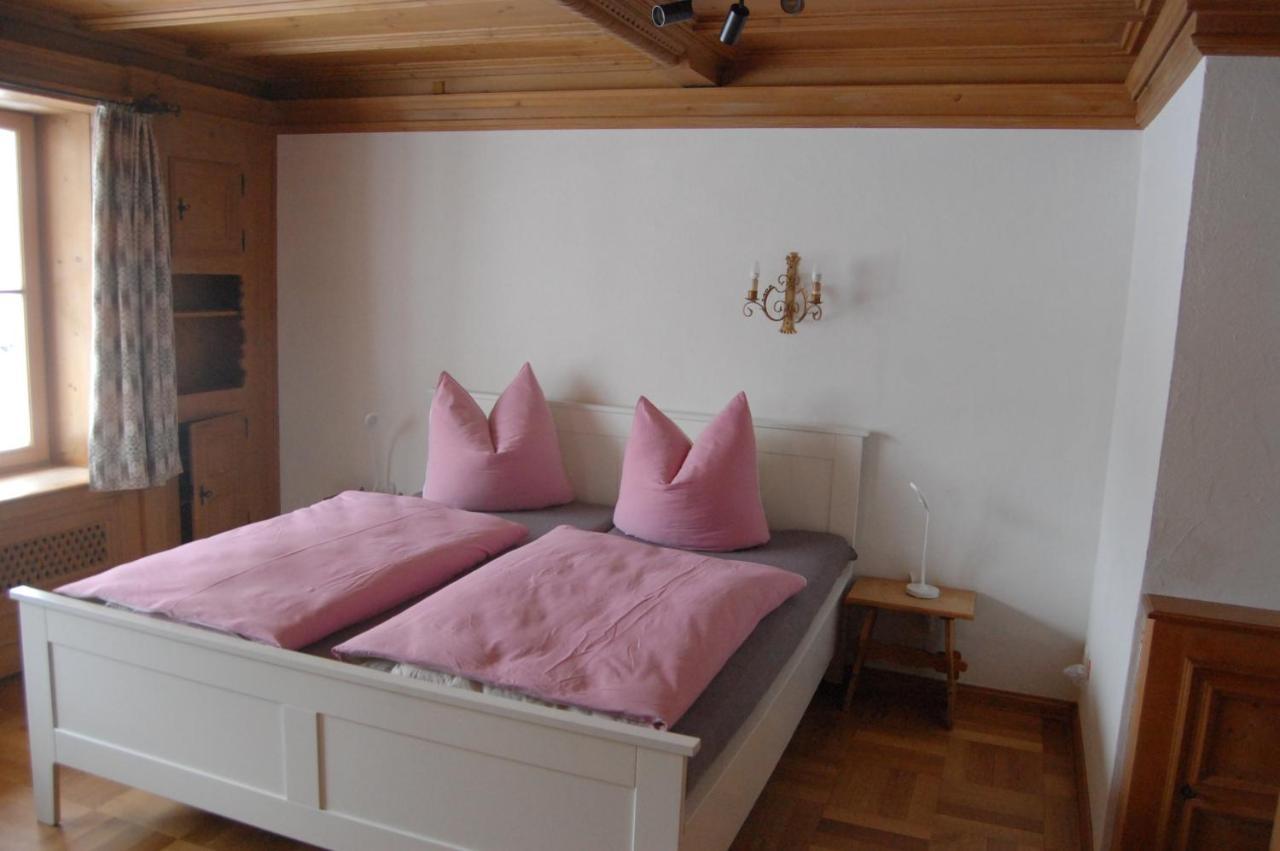 Apartment Barrierefreie 3-zi.-ferienwohnung Mit Gartenzugang In Ruhiger, Zentrumsnaher Lage Oberammergau